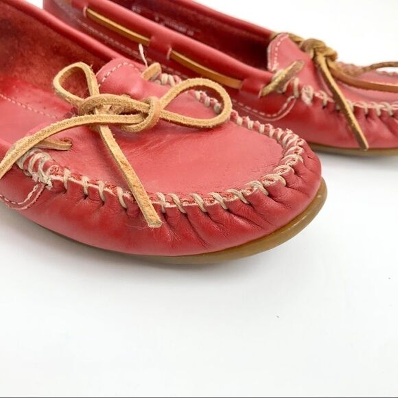 Minnetonka Red  Leather Moccasins/loafers Size 5 - Picture 3 of 16